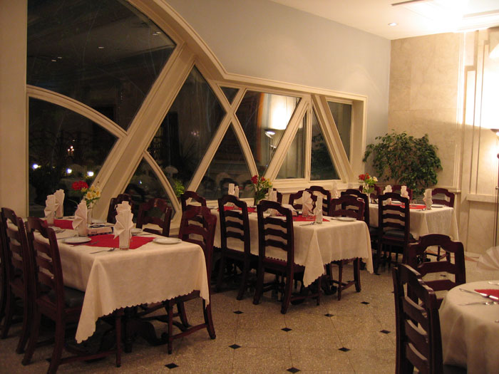 رستوران استخر ونک